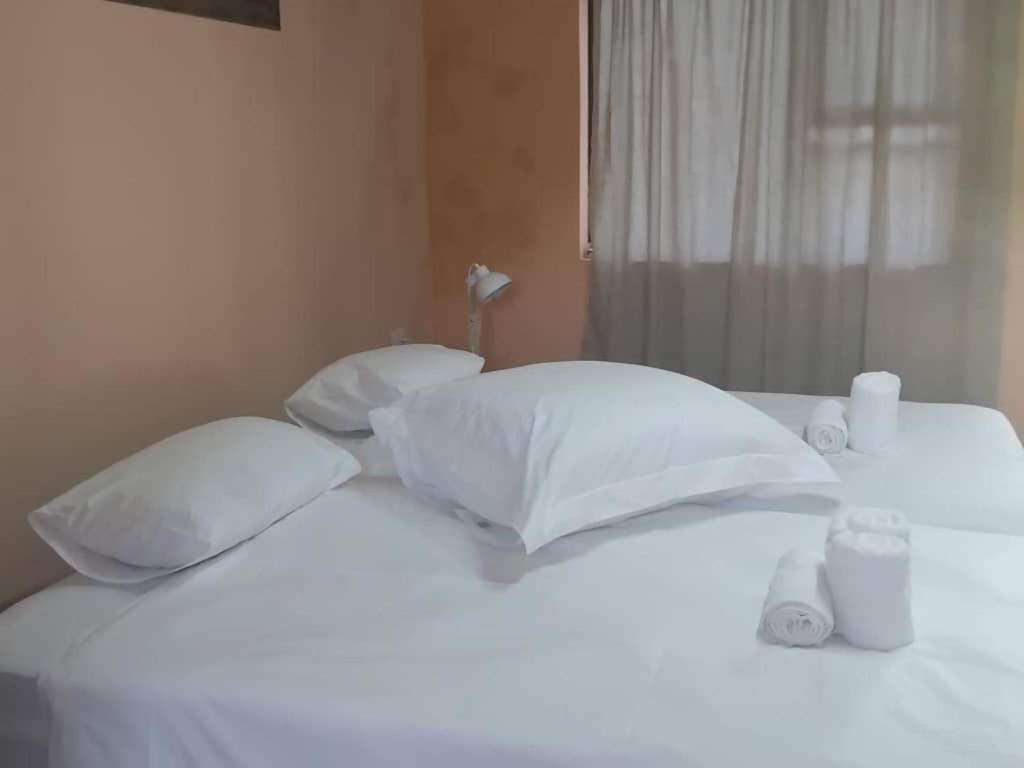 The Farmhouse Boutique Guesthouse And Beergarden Cc เอาท์โจ ภายนอก รูปภาพ